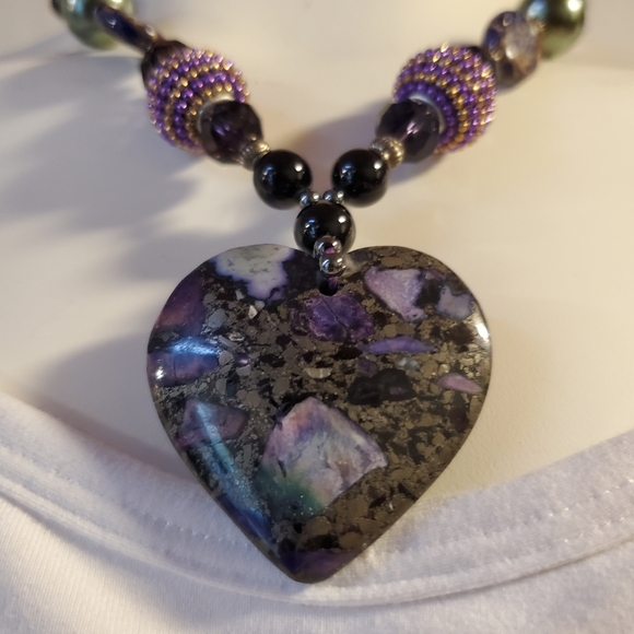 Heart Shaped Pendant Necklace - Picture 2 of 4